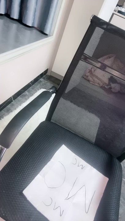 可爱萌妹子女主播，被胖男大哥深喉口交怼嘴，69互玩后入内射