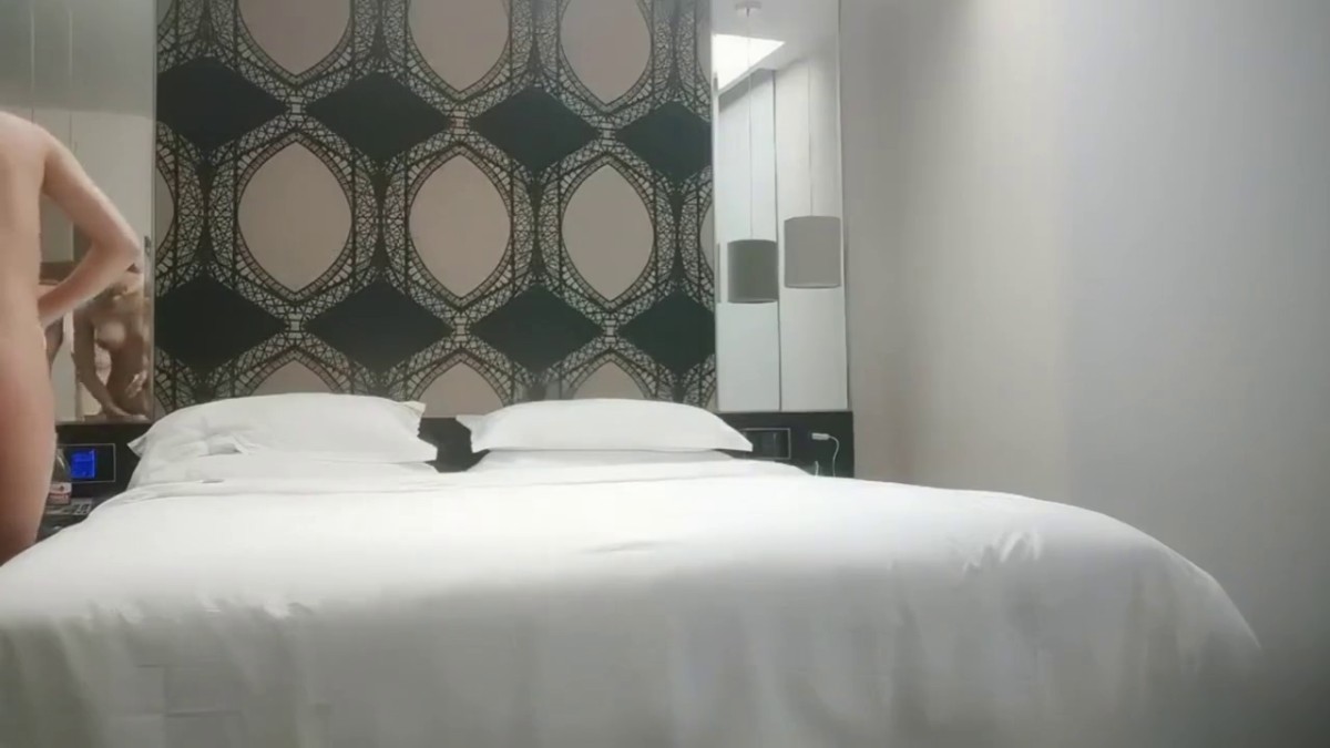 漂亮少妇69吃鸡毒龙 啊啊我逼都肿了里面火辣辣的 你这不是做爱呀 骚话不停被多姿势连续猛怼 连连求饶操哭了