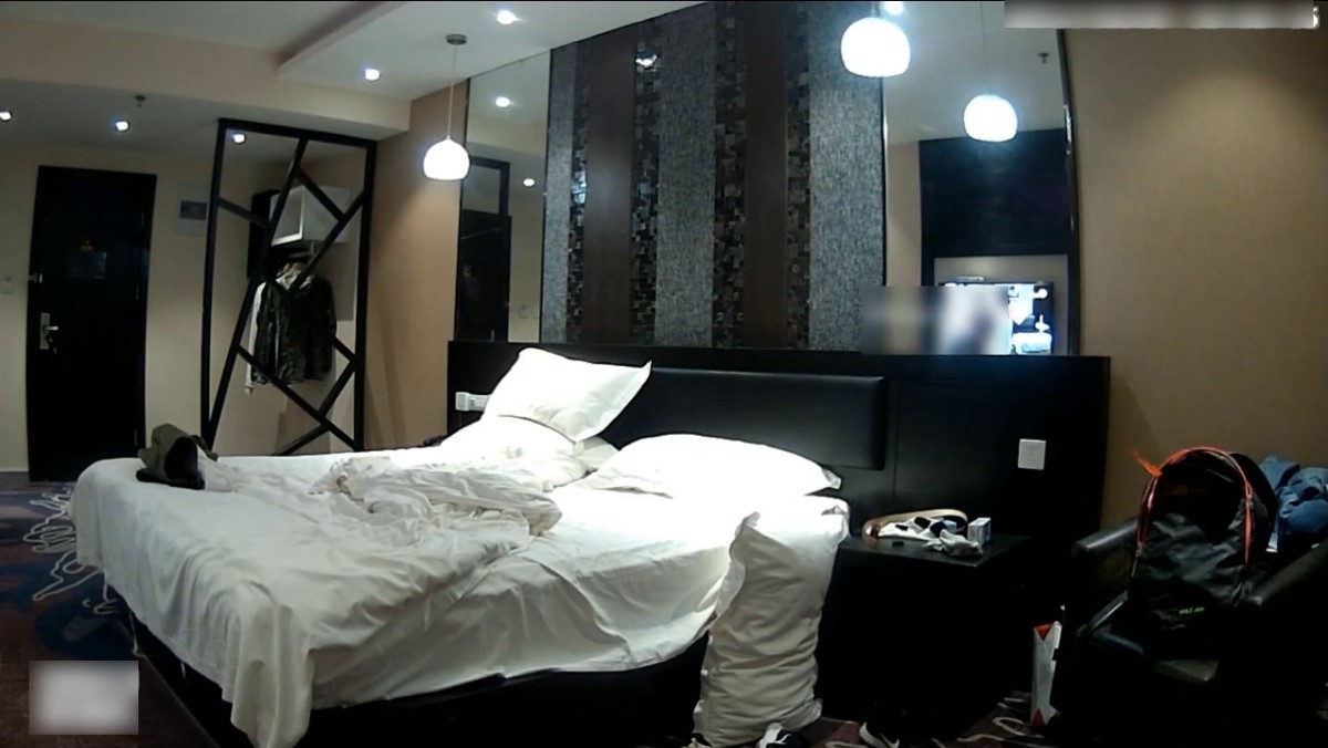 娇嫩苗条艺校大学生美女与男友开房造爱急不可耐穿上白丝激情69床上操到沙发抱起来日看不出漂亮美女这么骚