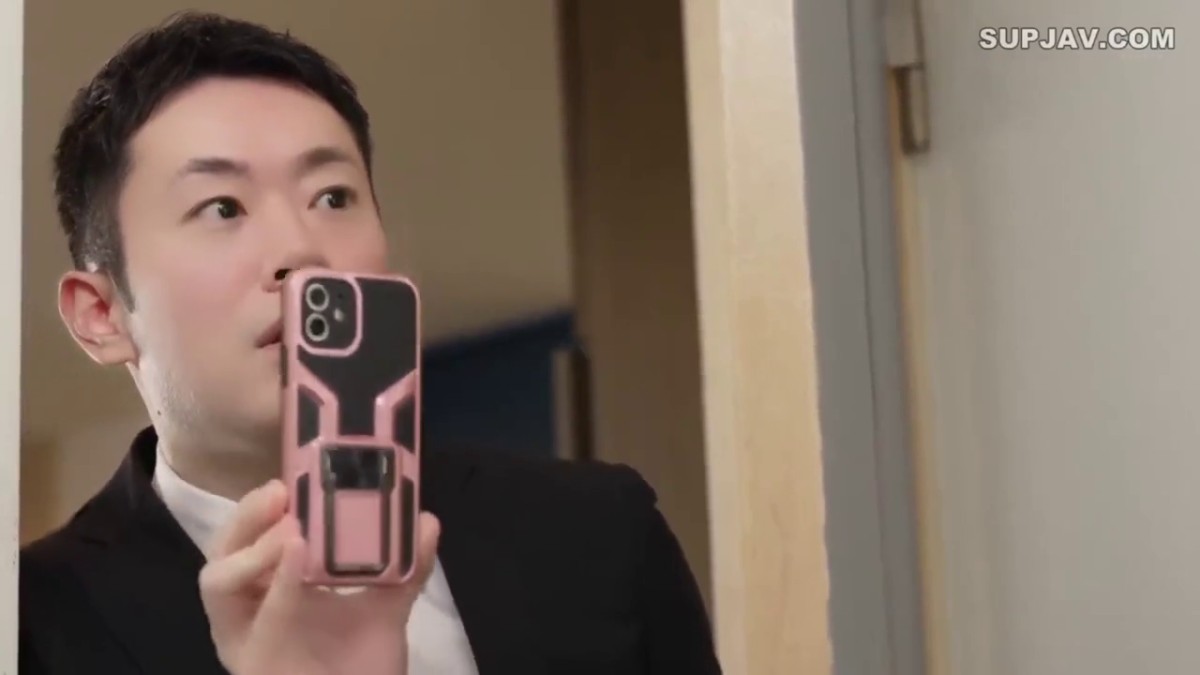 眼镜制服女上司为减工作压力在办公室偷情被拍照威胁 为了雨露均沾同两个年轻下属淫乱3P 操的大奶子哗哗抽搐口爆吃精眼镜制服女上司