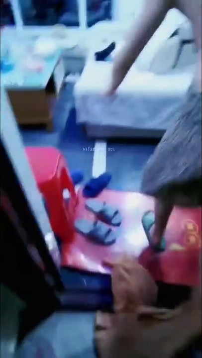 高端泄密流出视图 海角社区那个极品颜值少妇女邻居和隔壁王秃子宾馆开房玩SM性爱