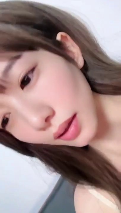 白裙黑衣诱惑满满，白皙丰满肉体压上去啪啪各种姿势狂操，呻吟满足迎合真爽