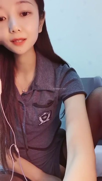 文靜乖巧新人妹妹！白皙皮膚粉嫩美穴！菊花肛塞道具插穴，假屌振動棒雙管齊下，自慰手法娴熟