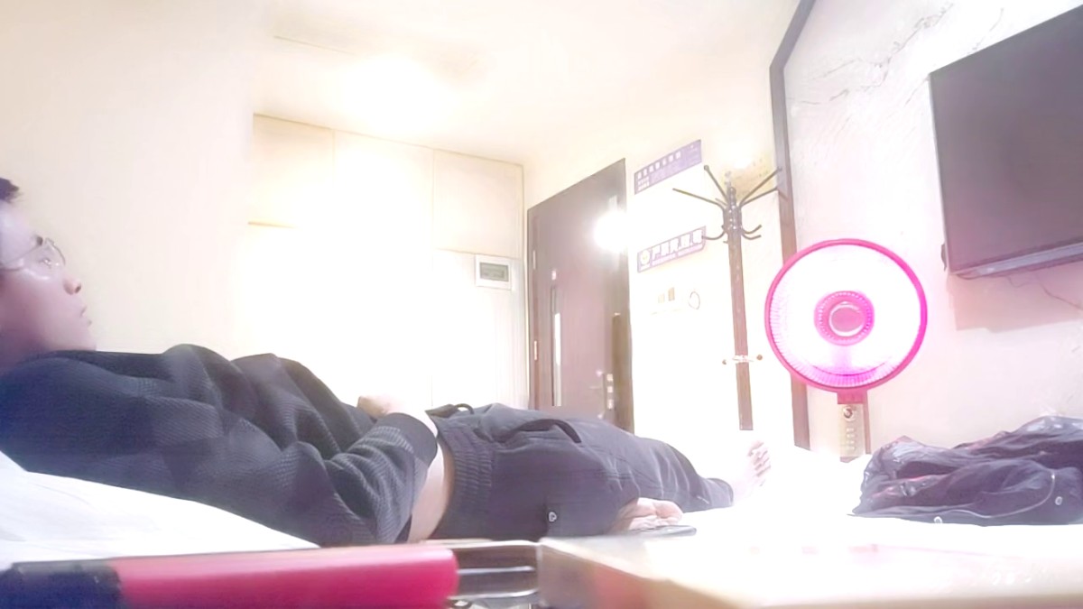 2023-1-30【模特写真丶探花】会所找女技师，黑色短裙大长腿，来大姨妈不能操，换了个继续，穿着高跟鞋一顿操