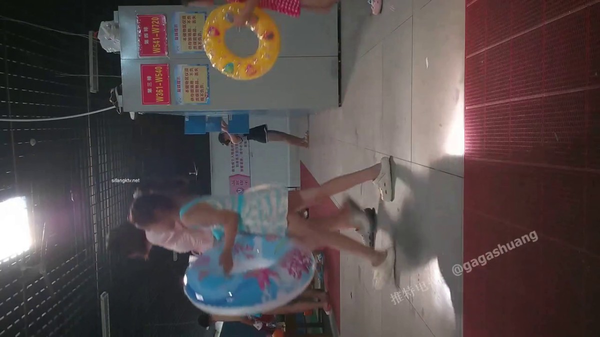 -公园女厕双镜头偷拍 多位少妇各种姿势嘘嘘