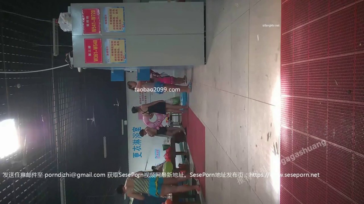 澡堂子内部员工偷窥多位美女洗澡换衣服