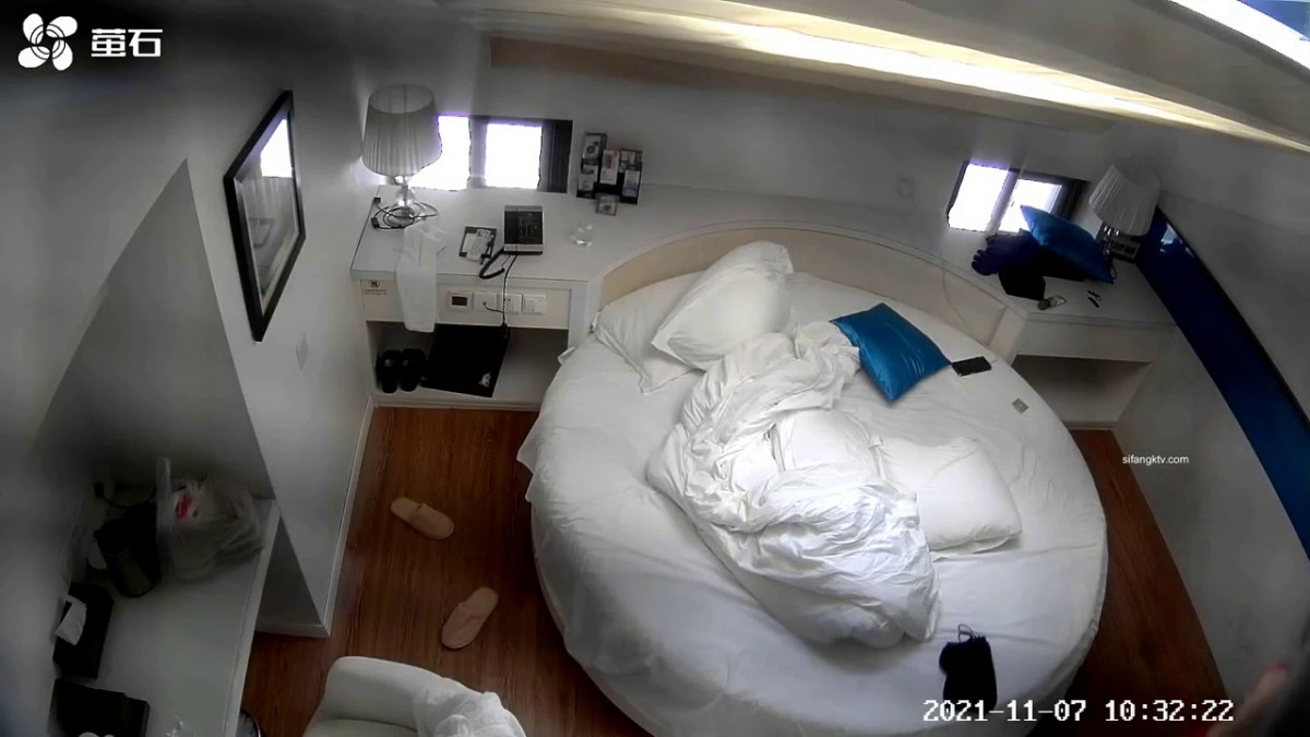 酒店偷拍未流出精品】，这部床戏才是重头戏，已经不是骚浪贱可以形容了，全程都是淫叫、淫语连篇主动