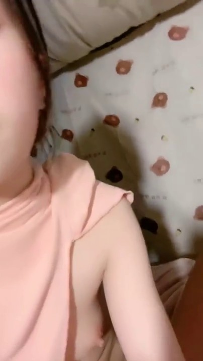 2024年2月重磅神仙颜值 好漂亮！【嘟嘟吖】温柔腼腆的19岁学生妹，闺房中脱光自慰嘟嘟嘟吖吖