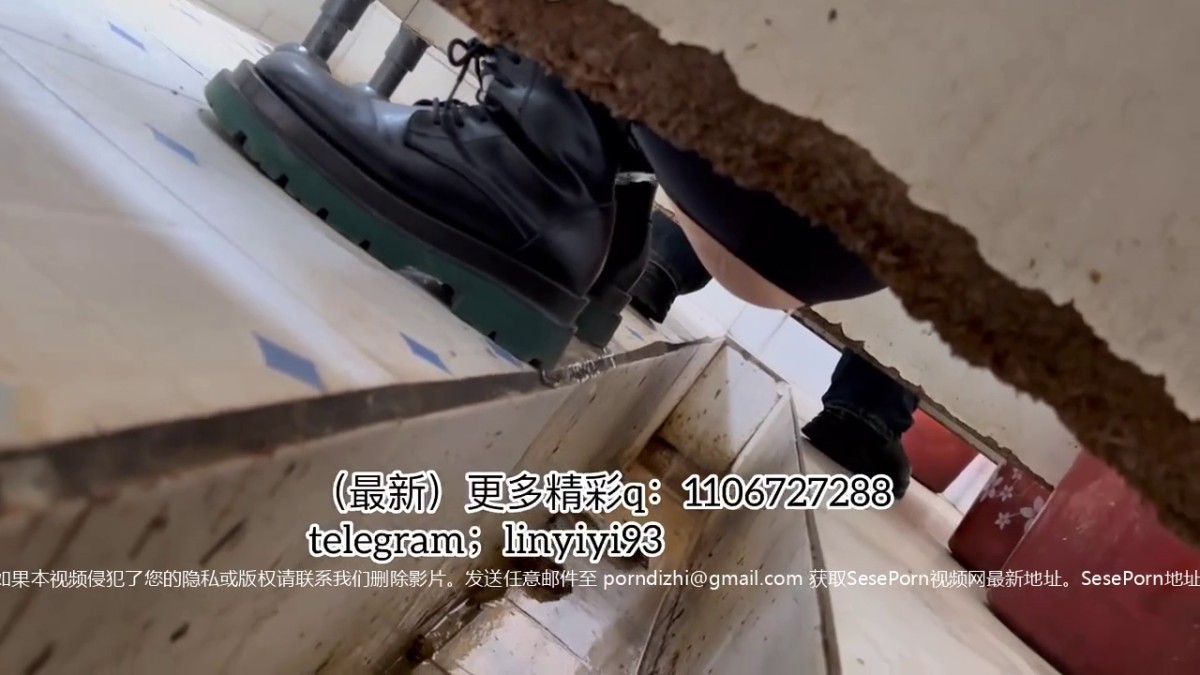 女孩在厕所拉屎35