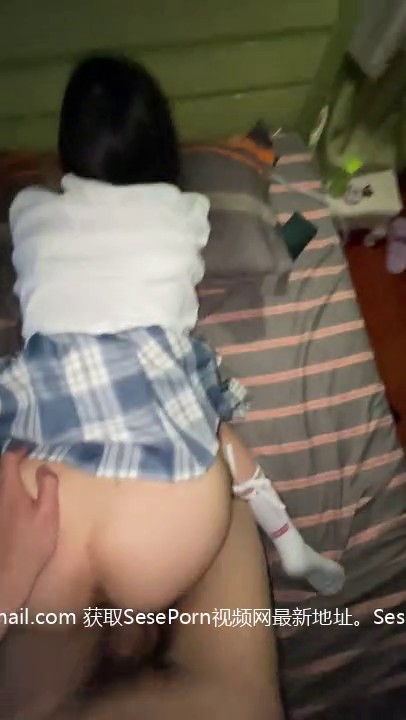 软萌软萌的妹子 掀起JK短裙后后入小屁屁，小学妹穿JK服总是那么诱人！叫起来还是个小夹子