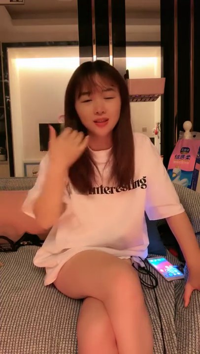 -气质颜值美女！收费房诱惑秀！性感连体网袜，掏出奶子揉捏，娇喘呻吟，抬起美腿高跟鞋，特写自摸骚穴