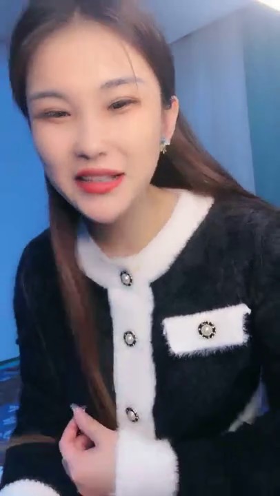 2024年2月新作，美乳，丹凤眼美少妇，情趣装翘起屁股掰穴坚挺美乳骚气逼人一直流少妇的冬天