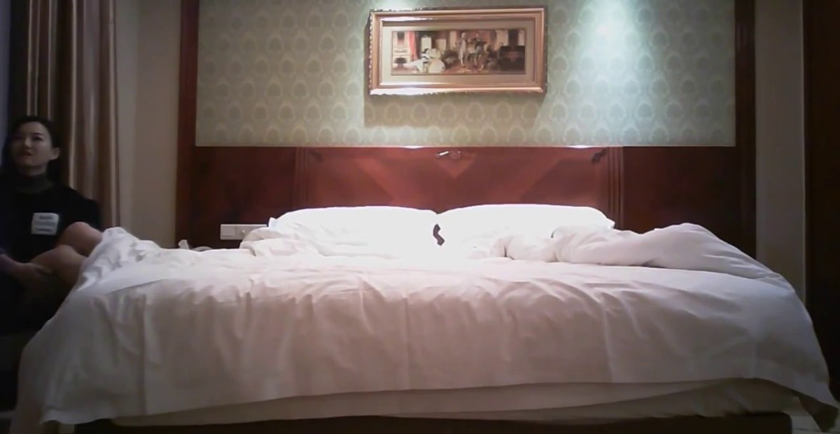 漂亮小少妇 太亮了 等我一下你别急 啊啊好爽 身材高挑大长腿 哥们太猴急几分钟就射了