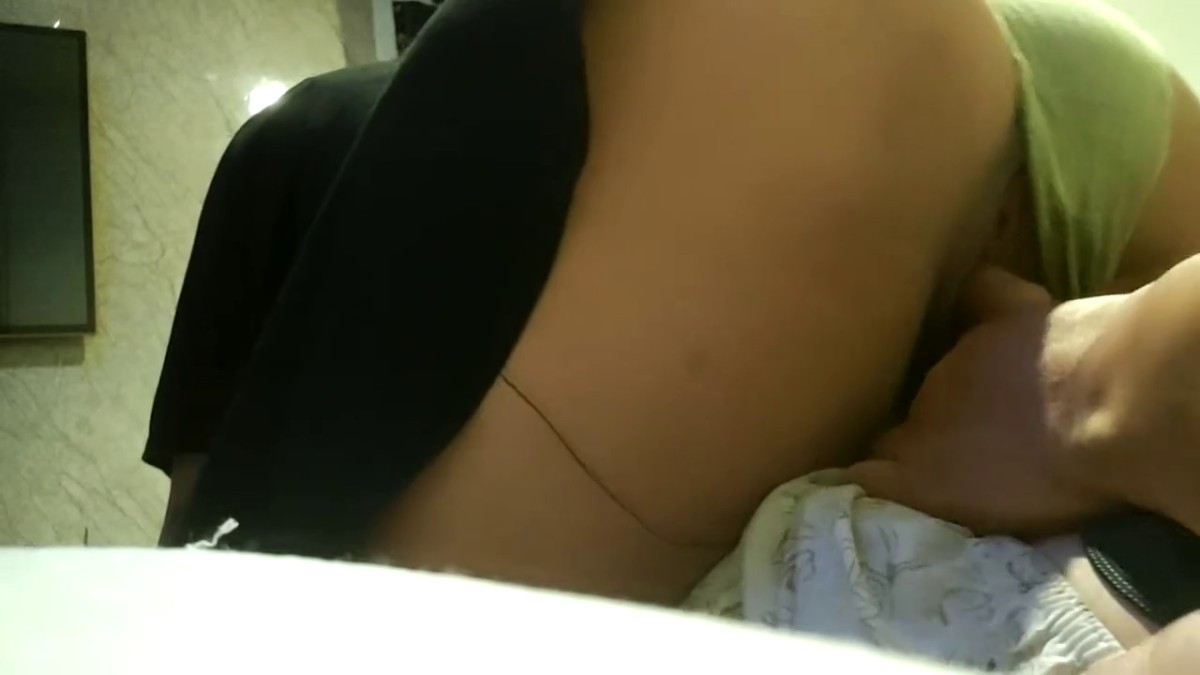 探沐足横扫街头炮王佳作，完整版未流出，【老王探花】，按摩店里玩擦边，鸡巴磨磨蹭蹭插进去，水汪汪的骚妇们欲拒还迎