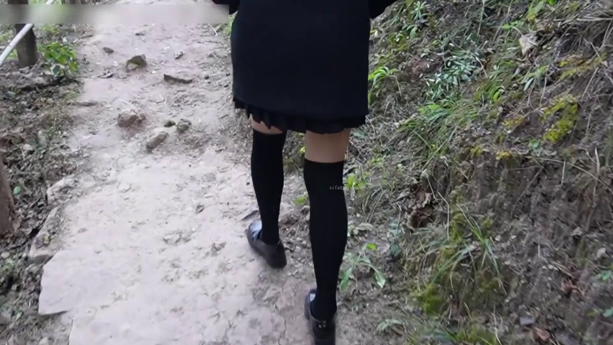 可爱双马尾JK小学妹被主人爸爸公园调教，清纯小萝莉被肏出白浆，被艹的时候喊爸爸 唔