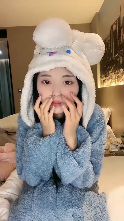 新人！正宗校花下海！超级漂亮~【低调糯米团】扣穴自慰~爽