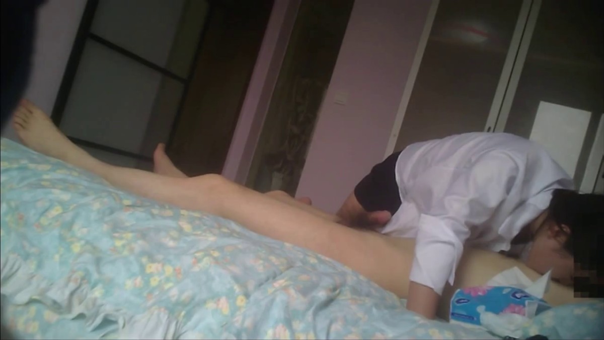 大屌哥约操商贸中心认识的性感短裙职业装白领美女,趁他男友不在到她家操她,把妹子下面都干肿了720P无水印版!