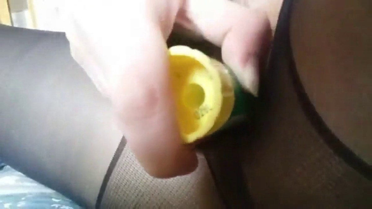 〖稀缺资源〗漂亮小美女异物速插玩穴超多花样 各种条状物体插穴 还能玩出白浆 这不是垃圾桶 高清720P原版