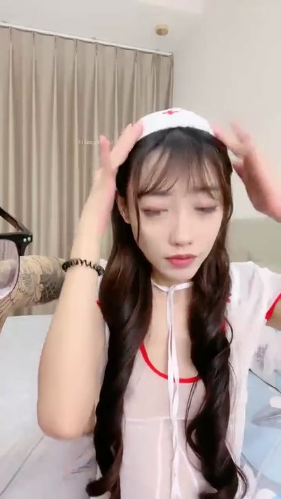 质量明显提升，又出个美女【是洛洛】刚下海就被啪啪