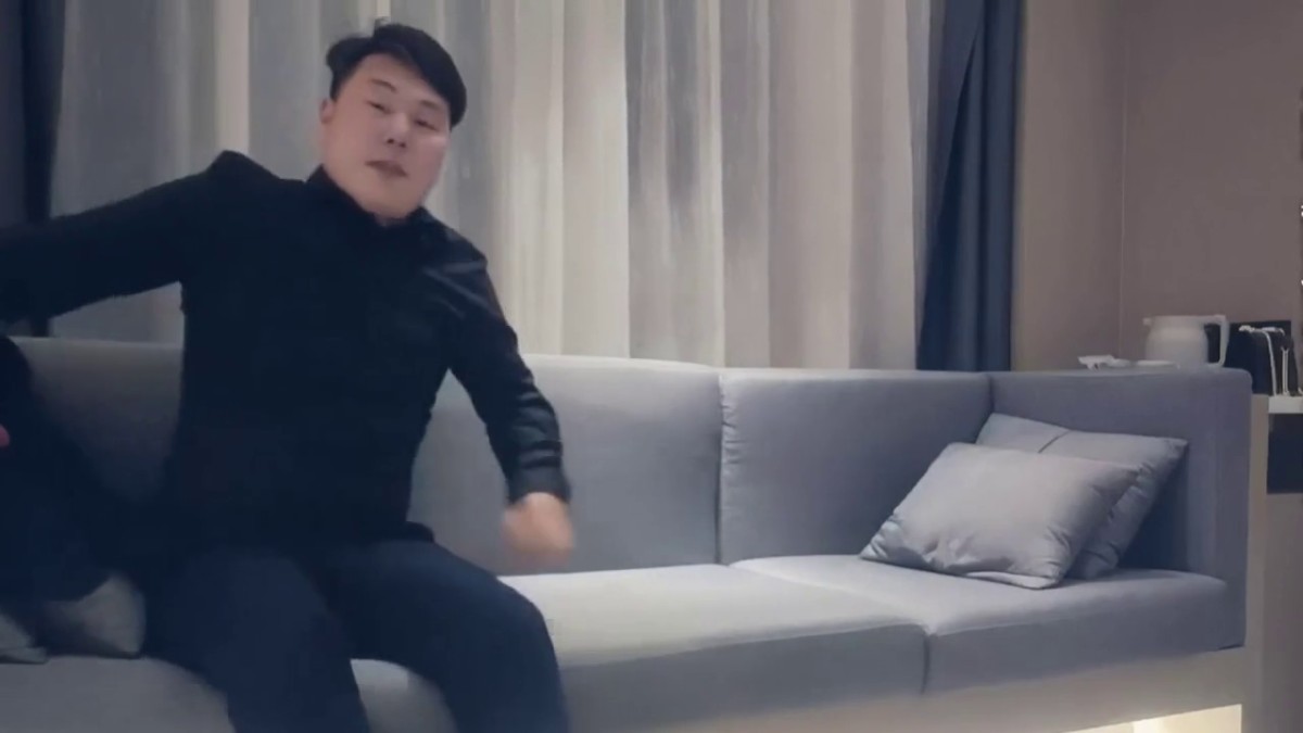 牛仔裤大奶美女吃鸡啪啪 流氓快来操我 啊啊快射给我 你这那是性功能障碍 撕破黑丝更具诱惑 操的奶子哗哗喘叫不停