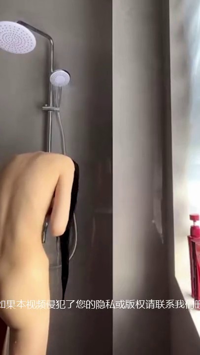 浴室暗藏摄像头偷拍 五一放假回家的表姐洗澡,长发及腰的白月光清纯少女一枚
