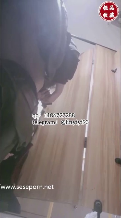 女孩在厕所拉屎6