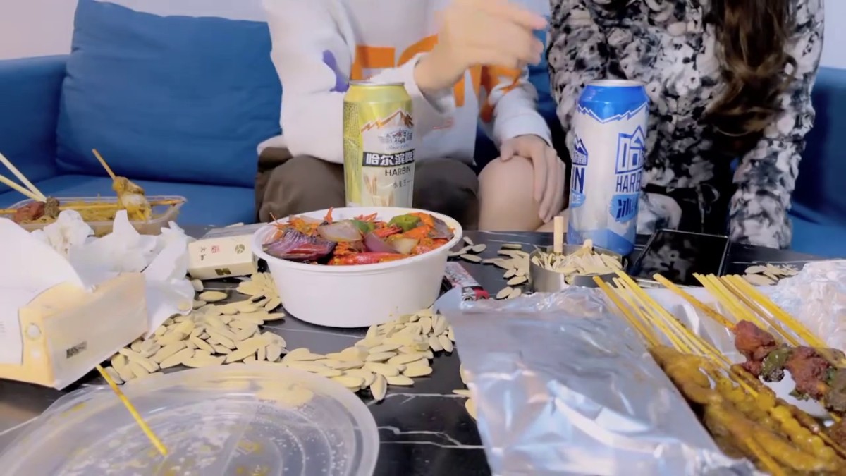 2023-3-26【梦幻谷先生】良家极品少妇，宝马女护肤品老板娘，骑脸大屌插嘴，穿着高跟鞋一顿操