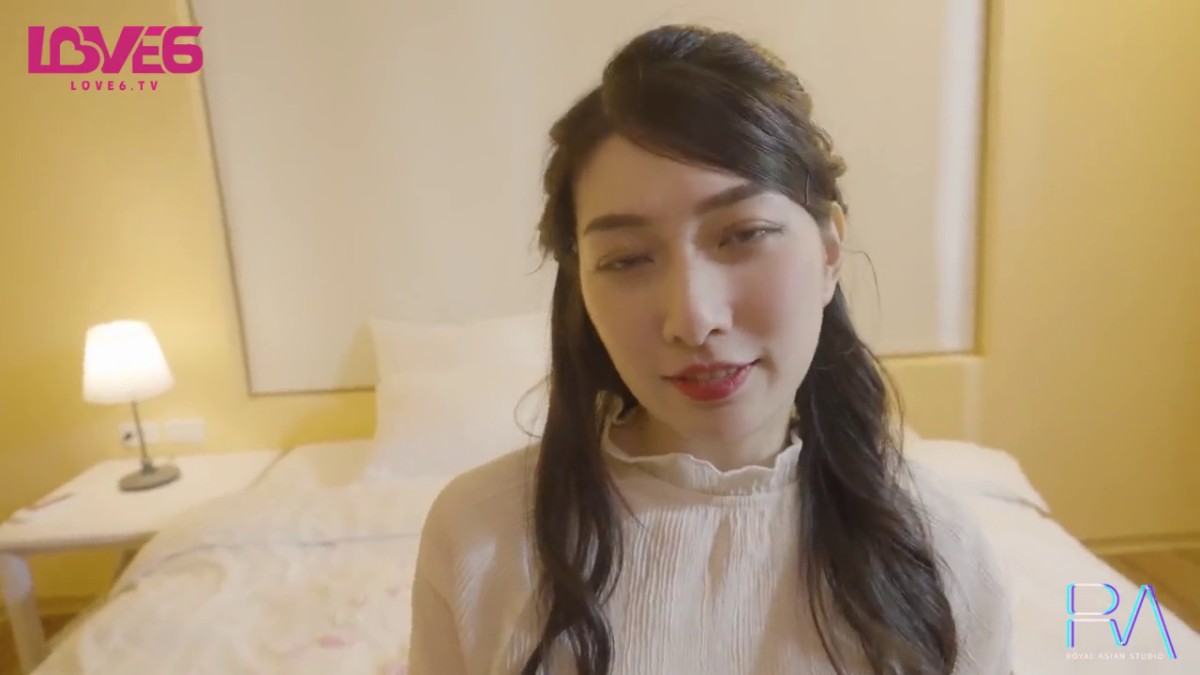 皇家华人 RAS-268 人气女友佳芯敞篷出游