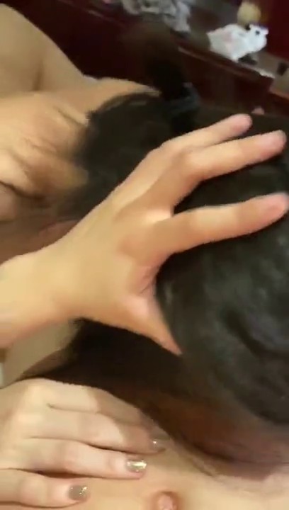 -顶级露脸反差婊！高颜长腿杭州美女小姐姐【宋雯】私拍，全裸露出道具紫薇舔脚3P全程露脸，母狗属性拉满.