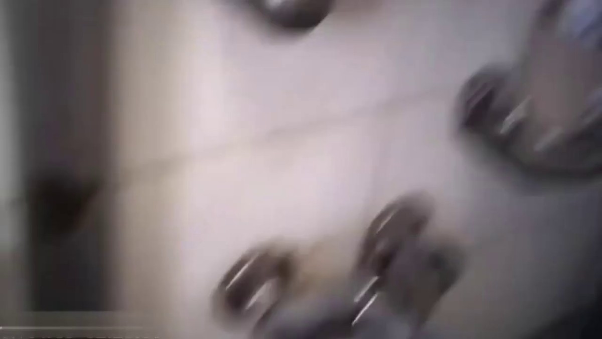 -漂亮轻熟女在家偷情 我儿子说学习买个电脑 被我老婆发现在看黄片打飞机上去一巴掌 才初一 把大姐听乐了