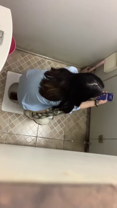 -大神潜入商场女厕偷拍多位极品少妇的各种美鲍鱼.