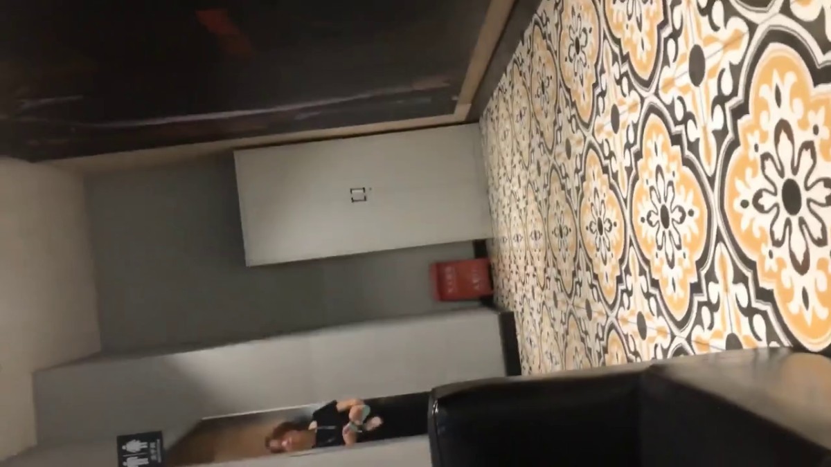 厕拍大神多地点女厕近距离偷拍多位美女嘘嘘7