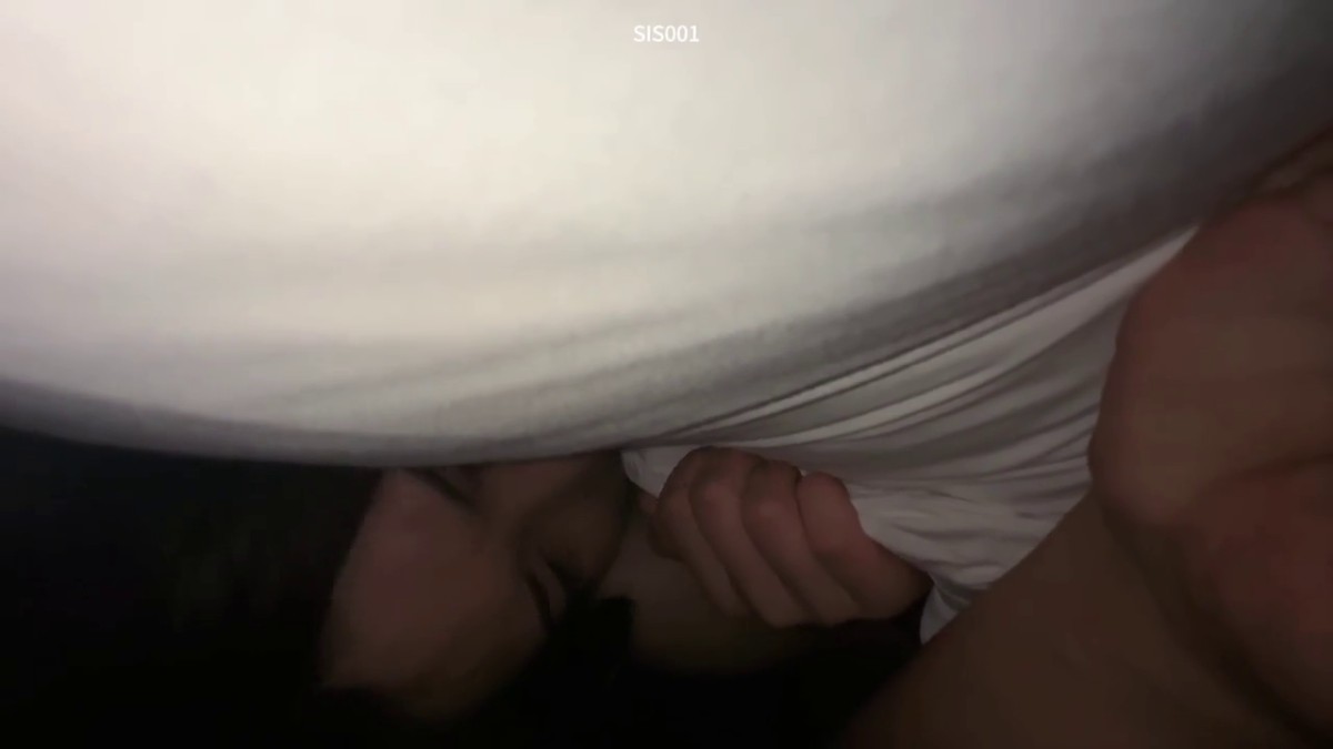 超青春的苗条瘦瘦美眉萝莉，带她去吃冰激凌逛街 很开心！没热身就硬插内射，搞的有点难受