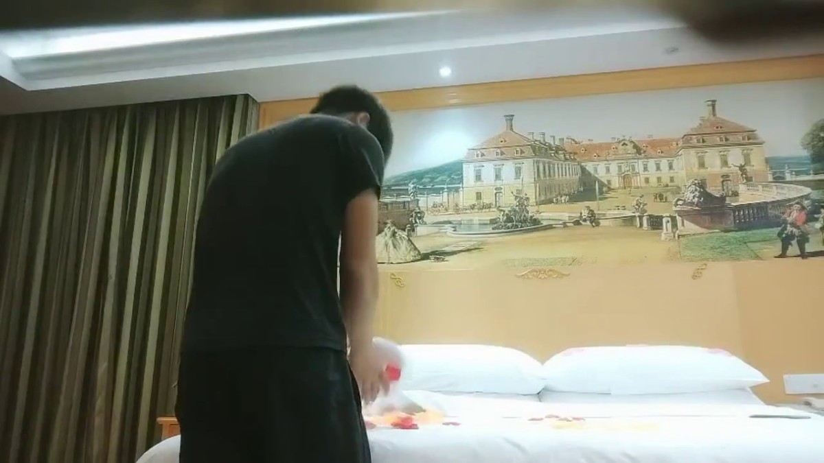 大奶轻熟女 半个小时你还不够啊 不要这么猛嘛痛 身材丰满翘着大屁屁狂舔吊 被小哥一顿猛输出 娇喘呻吟