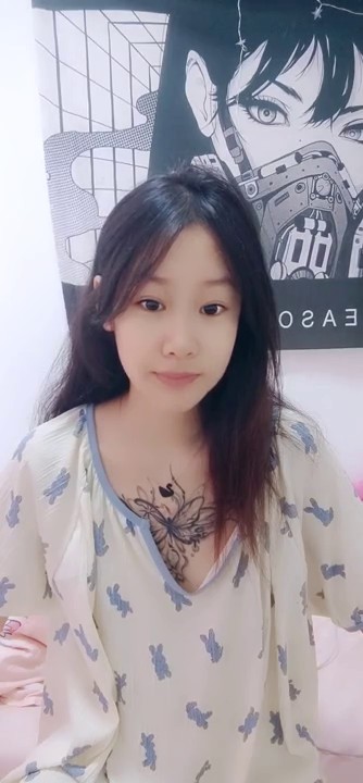 小蝴蝶要起飞啊，全程露脸的社会小渣女网络淘金大秀直播，听狼友指挥各种展示，骚穴特写，道具抽插浪叫不止