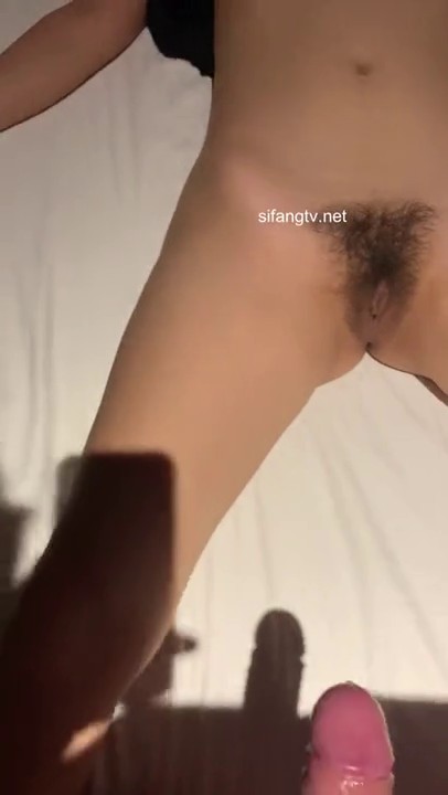 下药迷翻美女职员 带回酒店换上各种“丝”猛插