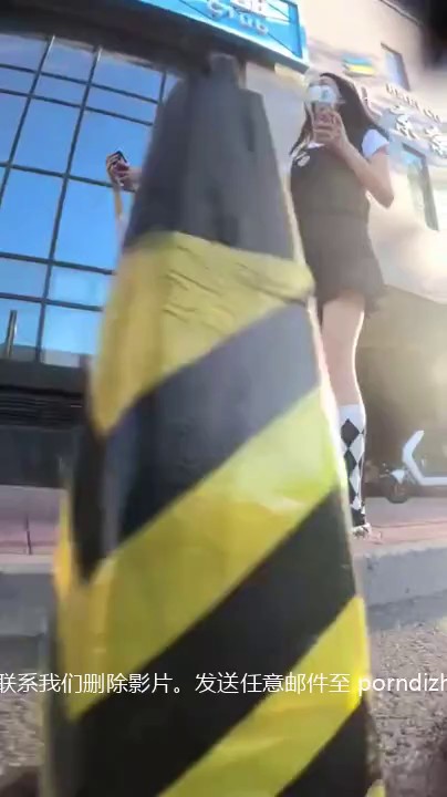 偷拍抄底 网红级别小姐姐 闲逛 被痴汉尾随偷拍裙底
