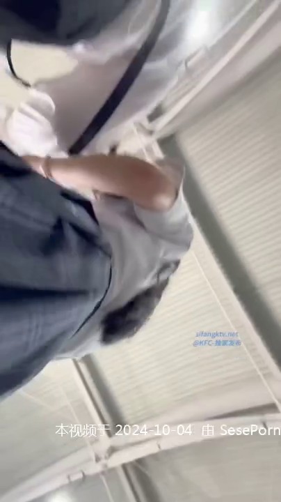 偷拍抄底 jk小姐姐逛漫展 这神仙颜值太顶了 裙底风光的场景太迷人