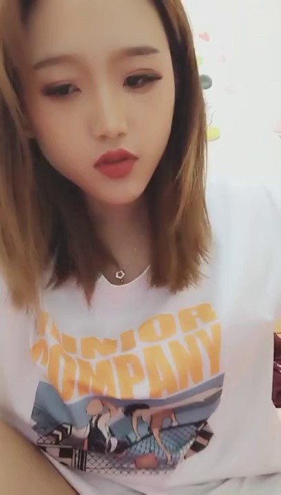 高颜值清纯可爱小嫩妹主播直播秀 娇小身材 震动棒自慰 十分诱人