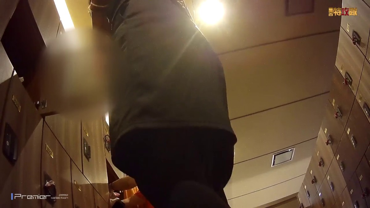 8月新流大众洗浴中心女宾换衣室内部真实偸拍 各种年龄段的都有环肥燕瘦年轻4姐妹组团来洗香香超级养眼