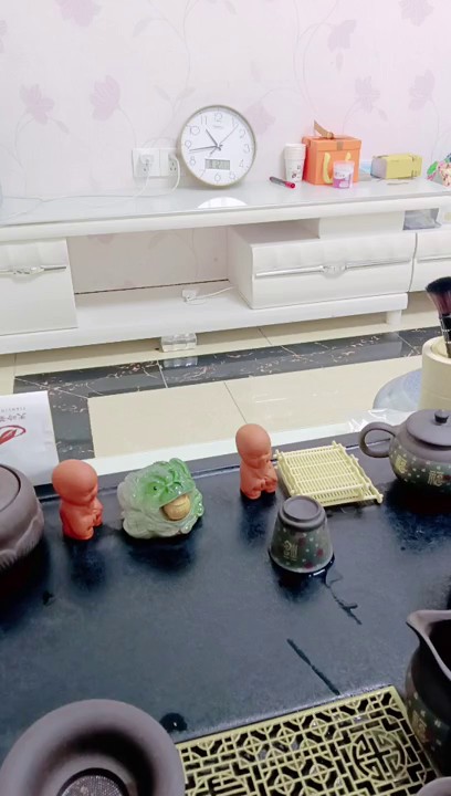 【剧情演绎】超爽双飞 下垂的肚子好像怀孕一样，一个个排队挨艹，简直无比刺激无比爽呀