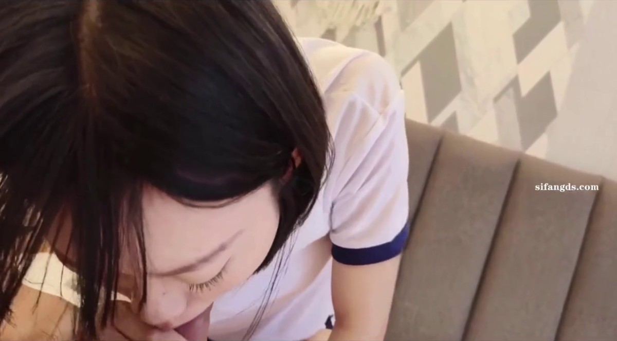 2024年流出，【印象足拍25】，最新大神破解，极品清纯学妹，反差感强，没想到阴毛这么浓密