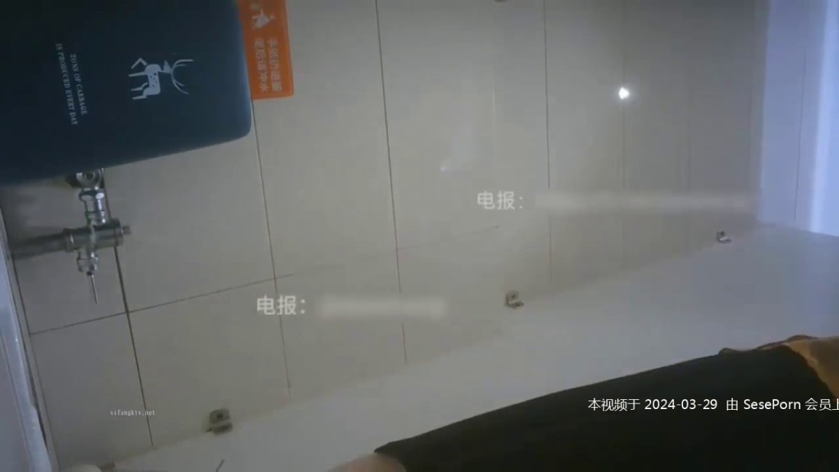 大神周末潜入商场女厕全景偷拍多位女神级的少妇各种姿势嘘嘘