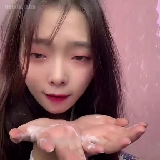 极品在校清纯学生妹不良反差！小小年纪就这么放荡，以后还了得，少女刚发育好的胴体让人流口水