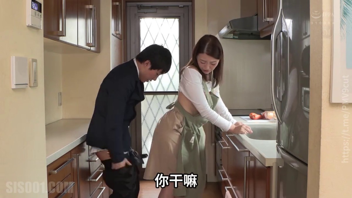 【PMV混剪剧情—日本AV母子乱伦系列】「步非烟」国语配音，声画同步，URE-090「木下凜凜子」放学后的儿子后入在做饭的妈妈.