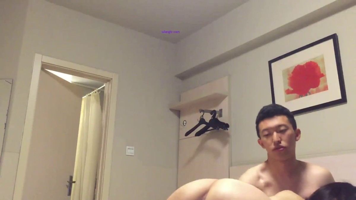 小伙酒店约炮身材不错的美女同事 各种姿势啪啪完美露脸.