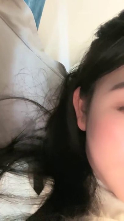 真实露脸学生妹】，土豪重金定制，教室课堂上露奶，宿舍露出自慰，绝品馒头逼