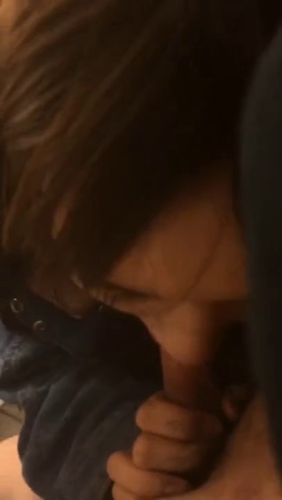 极品反差婊 高颜值情侣试衣间刺激恩爱，丝袜足交，镜子前口交，实在是太爽了