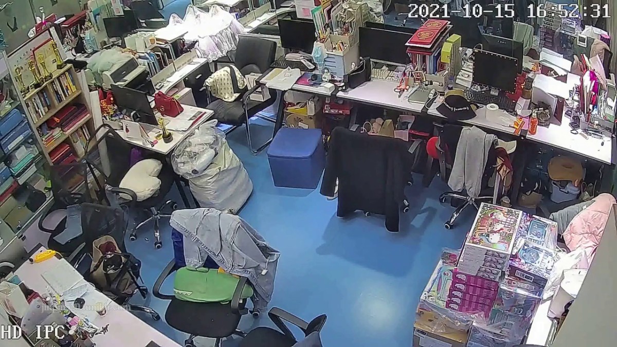 大学生宿舍偷拍室友和他女朋友在下铺赤裸裸裸草逼