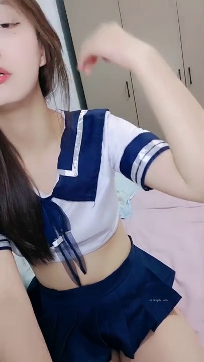 19岁颜值嫩妹【小呆梨】第四弹，初恋脸，爽玩道具，掰逼自慰，白虎嫩穴，奶子挺.2